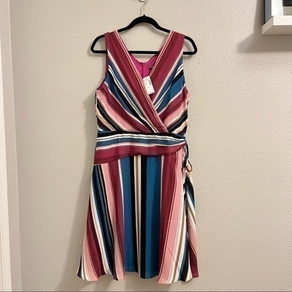 COPY - NWT Roz & Ali Dressbarn sleeveless v-neck surplice wrap dress - Picture 1 of 11